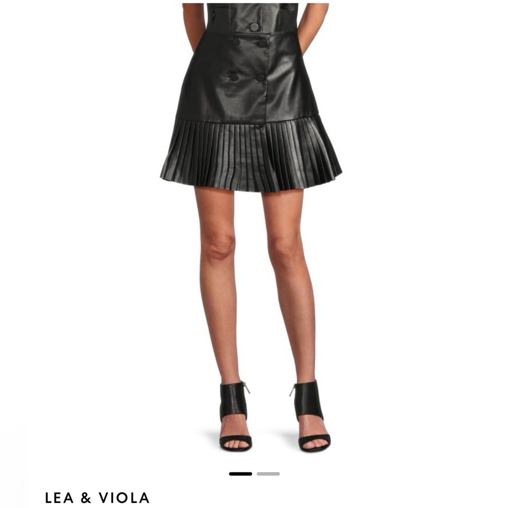 Elegant Black Leather Mini Skirt